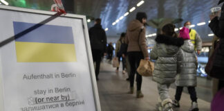 Ankommende Fluechtlinge aus der Ukraine am Hauptbahnhof in Berlin Aktuell, 10.03.2022, Berlin, Ankommende Fluechtlinge a