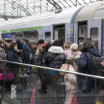 Kriegsflüchtlinge aus der Ukraine kommen am Berliner Hauptbahnhof an. Bild: IMAGO/Reiner Zensen