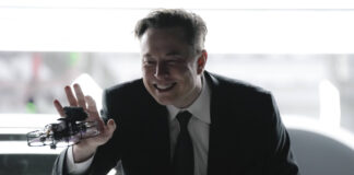 Tesla Delivery Day - Eroeffnung der Tesla-Gigafactory in Gruenheide in der Naehe von Berlin Aktuell, 22.03.2022, Gruenh