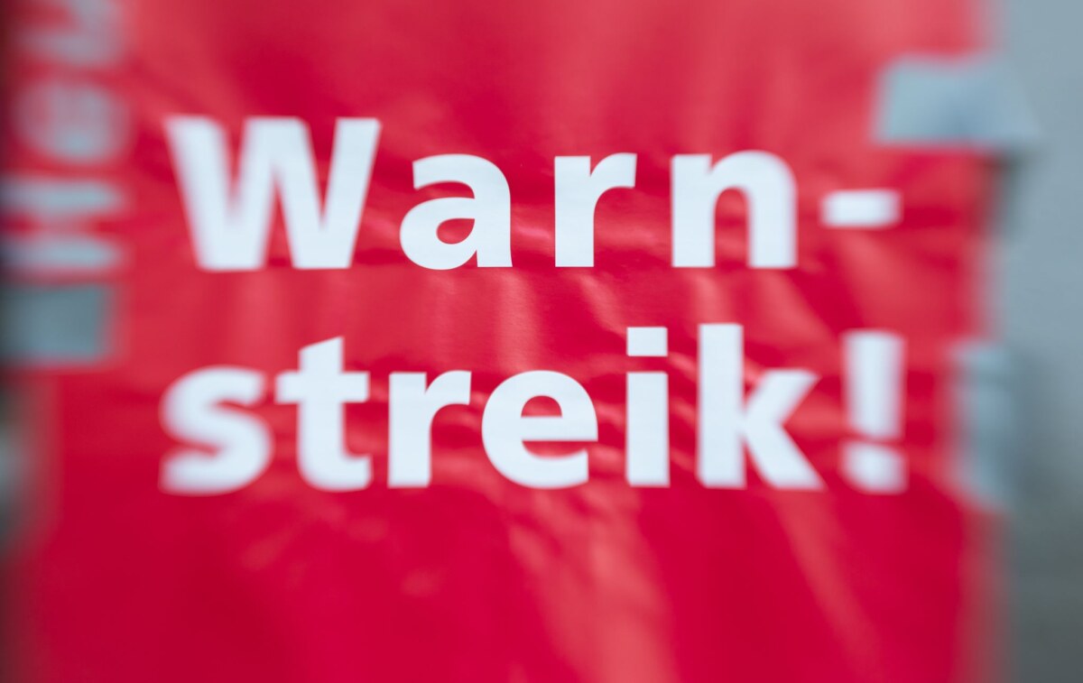 Die Gewerkschaft ver.di fordert einen höheren Stundenlohn fürs Sicherheitspersonal. Foto: Friso Gentsch/dpa/Symbolbild