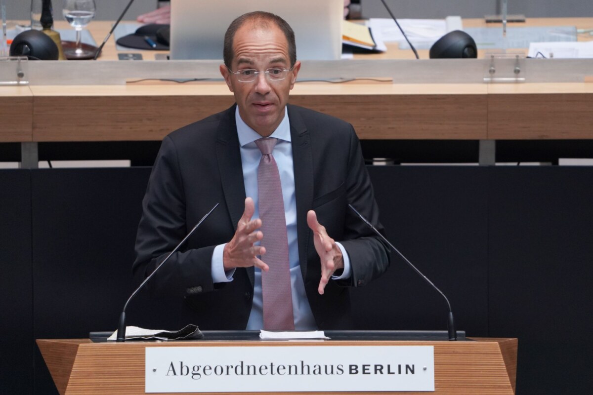 Christian Gräff (CDU) spricht bei der Plenarsitzung im Berliner Abgeordnetenhaus.