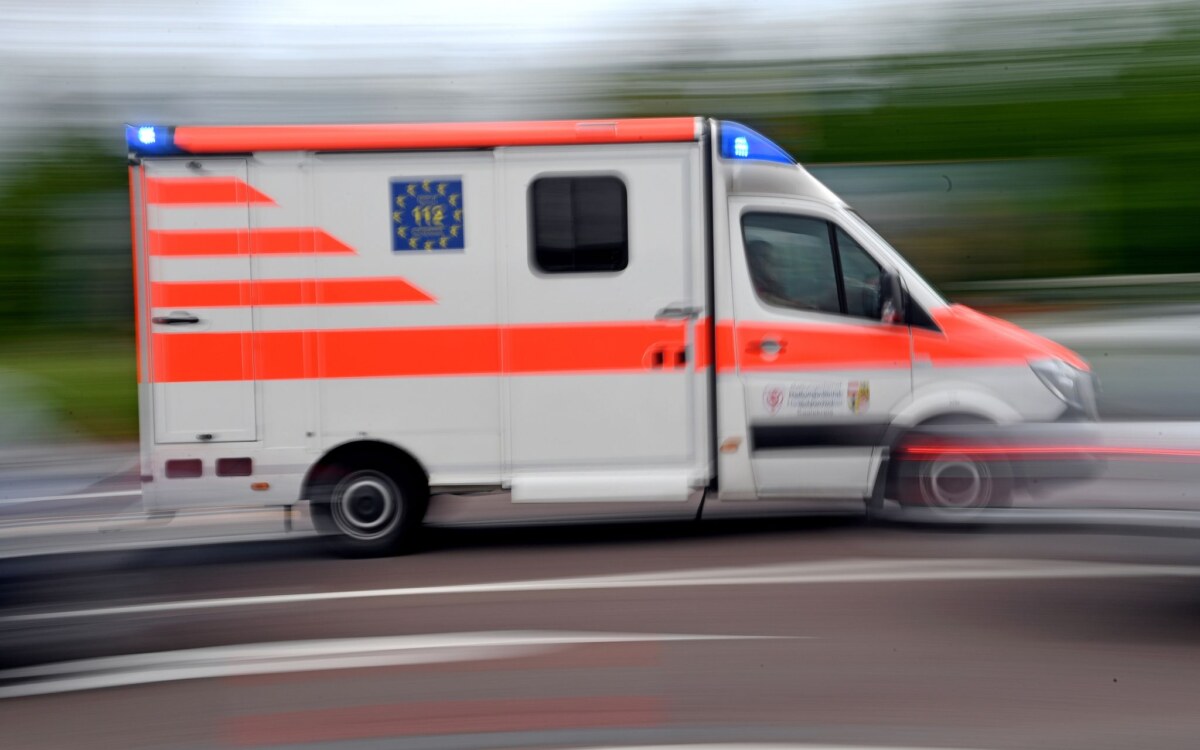 Das Kind soll bei einer roten Ampel an der Iranischen Straße mit seinem Fahrrad die Fahrbahn überquert haben. Foto: Hendrik Schmidt/dpa-Zentralbild/ZB/Symbolbild