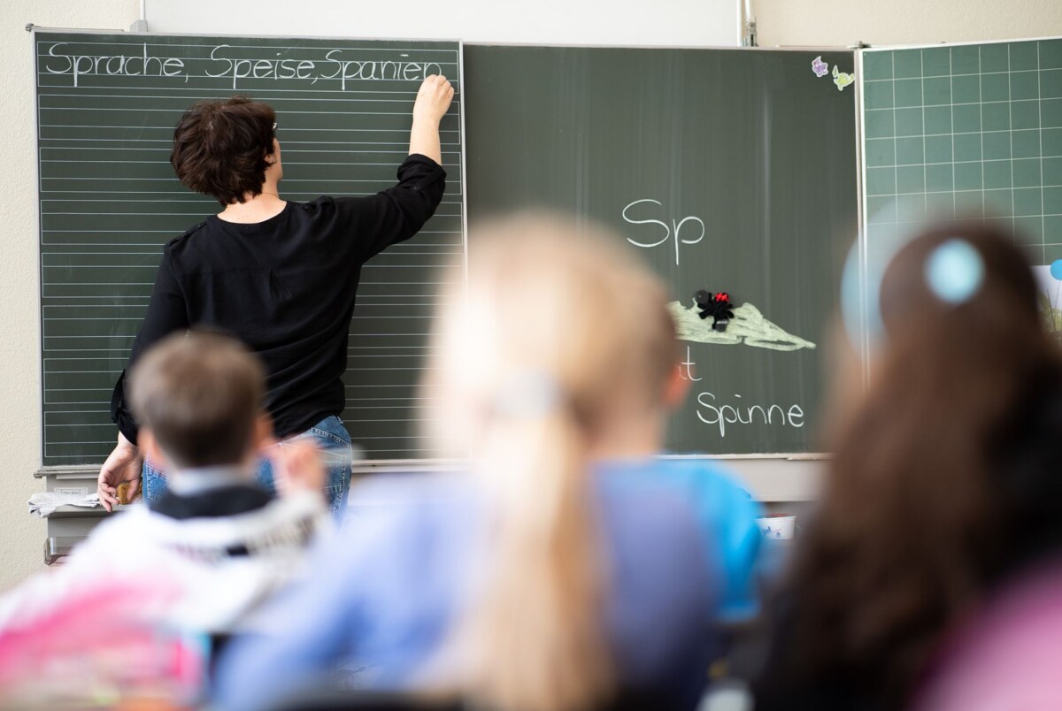 Die GEW hat die Berliner Lehrkräfte zu einem ganztägigen Warnstreik am 7. April aufgerufen. Foto: Sebastian Gollnow/dpa/Symbolbild