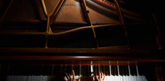 Interpretinnen sind Taisia Hadizadeh (Piano), Katharina Holzapfel (Gesang), Ireene Ollino (Gesang) und Elzbieta Sternlicht (Piano). Symbolbild: Getty Images Plus/iStock/Studio 3321