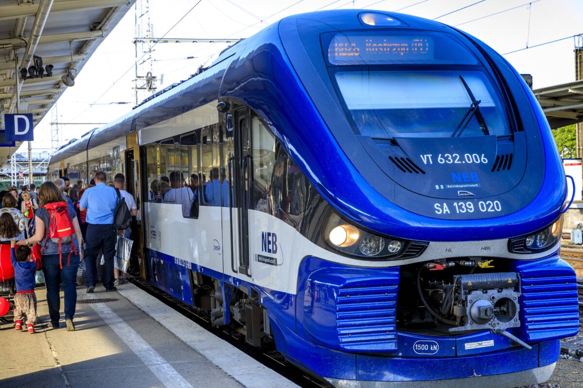 Niederbarnimer Eisenbahn fährt nach Polen DEU Sachsen Goerlitz  Das Eisenbahnverkehrsunternehmen Ni Die Länder und der VBB wollen die Regionalbahnlinie (RB) 26 von Berlin über Müncheberg (Mark) bis nach Polen durchgehend zweigleisig ausbauen und vollständig elektrifizieren. Archivbild: IMAGO/Rainer Weisflog