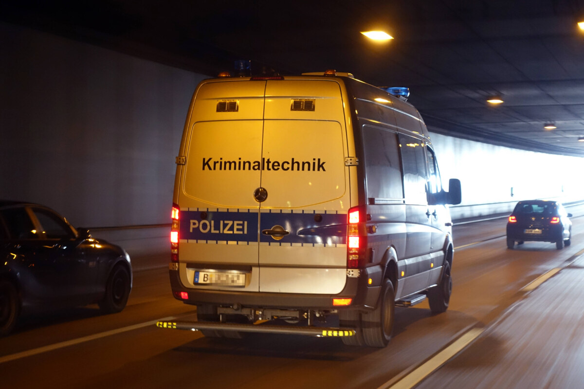 Motor In Brand: Britzer Tunnel Gesperrt