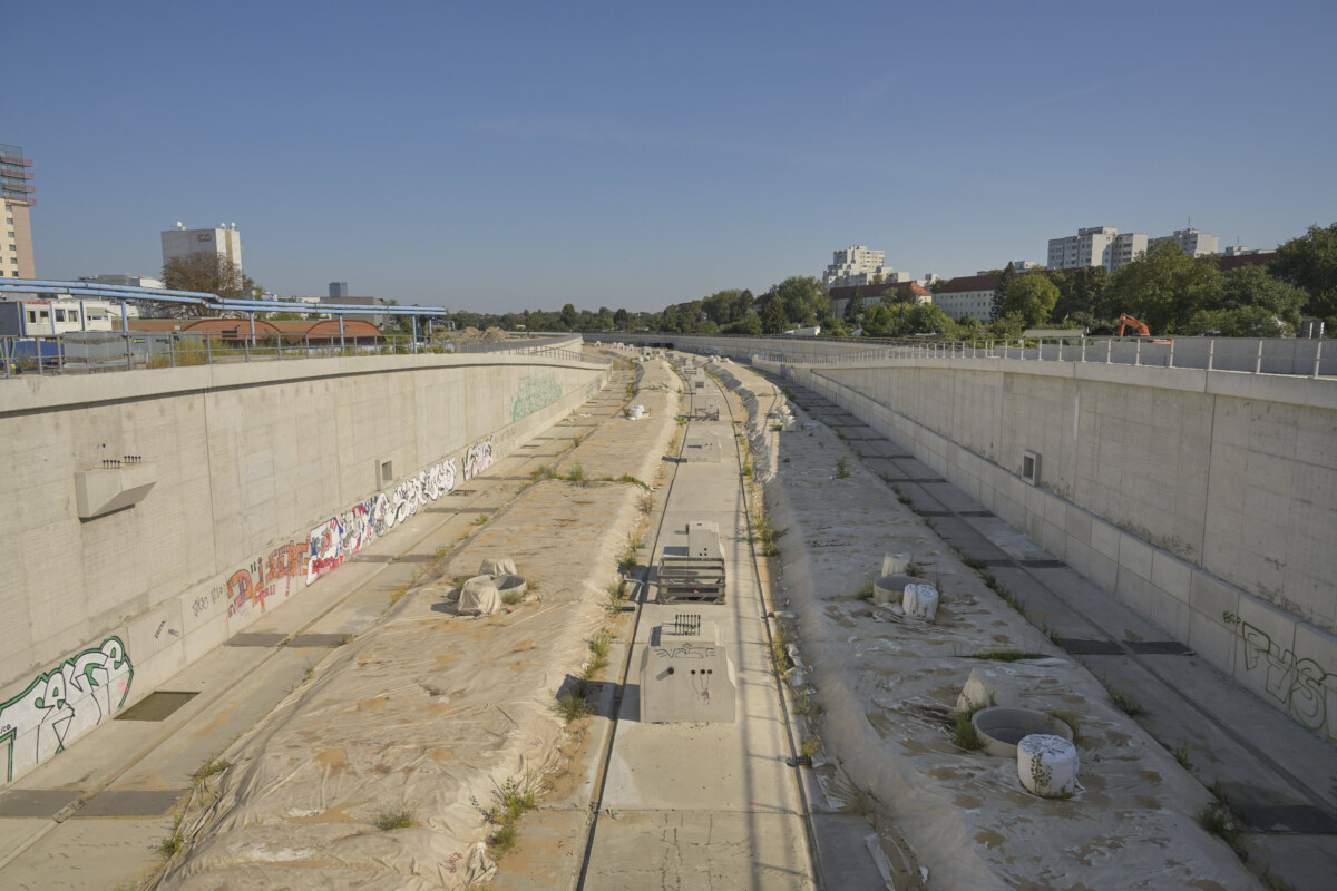 Neubau Autobahn A100, Höhe Sonnenallee, Neukölln, Berlin, Deutschland *** New construction motorway A100, height Sonnen Hier entsteht eine neue Autobahn: Bauarbeiten in Höhe der Sonnenallee in Neukölln. Archivbild: IMAGO/Schöning