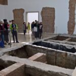Für ihre Arbeit "Relocating a structure" hat Maria Eichhorn die bauliche Substanz und damit die Geschichte des von den Nazis in faschistischer Architektur umgestalteten Deutschen Pavillons freigelegt. Bild: IMAGO/Manfred Segerer