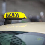 Ein Taxifahrer wurde mit einer Schusswaffe bedroht. Bild: IMAGO / Achille Abboud