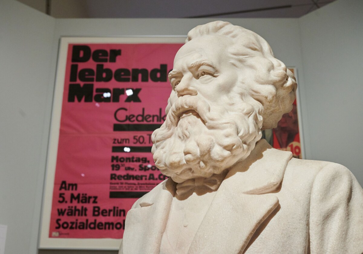 Die Büste von Karl Marx.