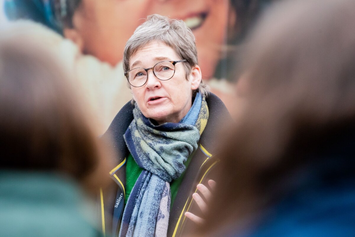 Ulrike Gote (Bündnis 90/Die Grünen), Berliner Senatorin für Gesundheit, spricht. Foto: Christoph Soeder/dpa