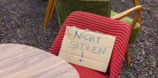 Auch Möbel können an den Aktionstagen angeboten werden. Symbolbild: IMAGO/Chromorange