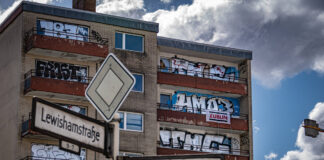 In der Lewishamstraße laufen an zwei Tagen Brückenprüfarbeiten. Bild: IMAGO/Jürgen Ritter