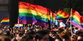 Der Pride Monat wird an vielen Orten in der ganzen Welt gefeiert. Bild: IMAGO / NurPhoto (Symbolbild)