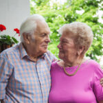 Ein verliebter Blick wie vor 70 Jahren: Helmut und Sonja Bölling. Bild. Sascha Uhlig