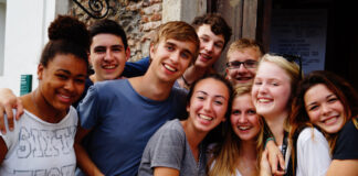 Schüler aus aller Welt wollen Berlin entdecken und sind auf der Suche nach einer Gastfamilie. Bild: YFU