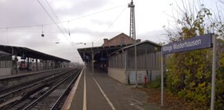 Leerer Bahnsteig am Bahnhof Königs-Wusterhausen