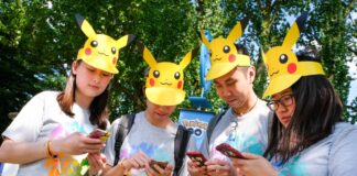 Pokémon-GO-Fans auf Pokémon-Jagd. Bild: IMAGO /Friedrich Stark
