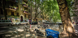 Berlin Kreuzberg-Friedrichshain Graefekiez Viertel um die Graefestraße / Dieffenachstraße. verkehrsberuhigte Zone, Fahrradstraße, Kiezblock, Poller verhindern die Durchfahrt und Schleichwege