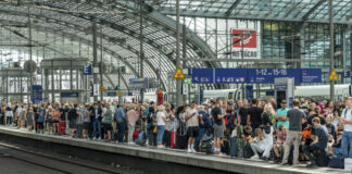 Das 9-Euro-Ticket sorgt für Massen an Zugreisenden. Bild: IMAGO / CHROMORANGE