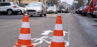 Neue Fahrbahnmarkierungen zur Einrichtung einer Fahrradstraße in Berlin