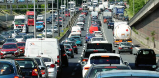 Erhöhte Staugefahr: Autofahrer sollten das Autobahndreieck Funkturm an den kommenden Wochenenden lieber meiden. Bild: IMAGO/Frank Sorge