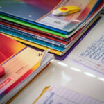 Schule kann einiges kosten. Bild: IMAGO /