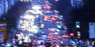 Wie sehr sind welche Kieze durch Lärm, Verkehr und zu wenig Grün umweltbelastet? Bild: IMAGO / Jochen Eckel