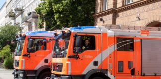 Zwei Löschfahrzeuge der Berliner Feuerwehr