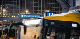 Durch den hohen Krankenstand unter Busfahrern musste die BVG den Fahrplan reudzieren. Bild: IMAGO / Jürgen Ritter