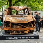 Ukrainische und deutsche Partner und Behörden haben sich zusammengetan, um ein authentisches Stück der Tragödie der Stadt Butscha auszustellen. Bild: IMAGO/Stefan Zeitz
