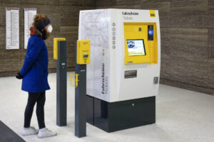 Das 29-Euro-Ticket kann nicht einzeln am BVG-Automaten gekauft werden. Foto: IMAGO / Jochen Eckel
