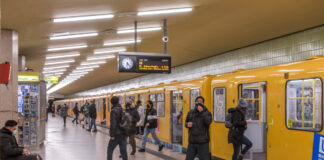 U 9, U-Bahnhof Kurfürstendamm, Charlottenburg, Berlin, Deutschland *** U 9, U Station Kurfürstendamm, Charlottenburg, Be