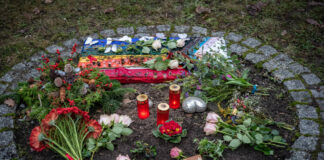 Berlin Lichtenberg; Grab auf einem Friedhof in Lichtenberg von Ella Nik Bayan. Die Transfrau beging im Sommer 2021 Suizi