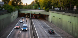 Autobahn A111 in Berlin Reinickendorf Bereich Tunnel Tegel Ortskern / Holzhauser Straße