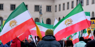 Solidarität mit den Bürgerprotesten im Iran: Protestkundgebung auf dem Bebelplatz in Berlin-Mitte. Foto: Hannelore Förster