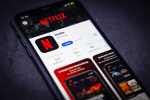 Ab November bietet Netflix ein günstiges Abo an. Foto: IMAGO / Rüdiger Wölk