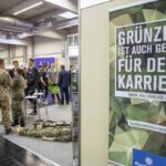 Messe Einstieg in den Messehallen Dortmund Möglichkeiten für Schüler sich über Ausbildung und Co. informieren