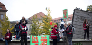 Demo Solidarischer Herbst DEU, Deutschland, Germany, Berlin, 22.10.2022 Aktivisten vom Volksbegehren Berlin 2030 Klimane