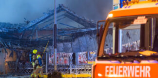 Großeinsatz der Feuerwehr am Müggelseedamm in Friedrichshagen. Bild: IMAGO/Marius Schwarz