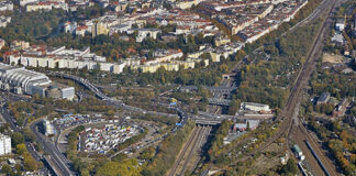 Luftbild mit Blick auf ICC und Autobahndreieck