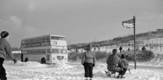 Bus im Schnee