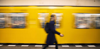 Reisende in der U-Bahn in Berlin am 1. Oktober 2022. Erster Tag des 29 Euro Ticket fuer den oeffentlichen Verkehr in Berlin