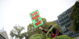 Schild mit Aufdruck