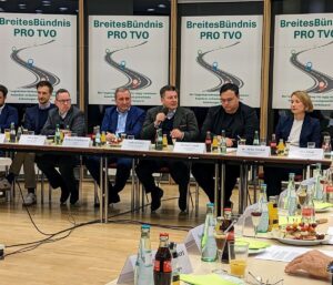 Stadtentwicklungssenator Andreas Geisel (3.v.r.) beim Treffen des "Breiten Bündnisses pro TVO" am 23. Januar. Bild: Senatsverwaltung für Stadtentwicklung, Bauen und Wohnen