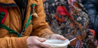 Die Aktion soll Bedürftigen helfen und auf soziale Not aufmerksam machen. Bild: IMAGO/Panthermedia