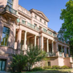 Gleich zwei neue Ausstellungen eröffnen Ende Februar im Schloss Biesdorf in Marzahn-Hellersdorf. Foto: IMAGO / Schöning