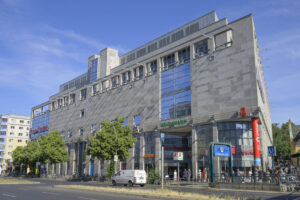 Das Ring-Center in der Frankfurter Allee in Berlin-Friedrichshain. Foto: IMAGO / Schöning