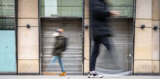 52 Prozent der Beschäftigten in Berlin bewerten ihre Arbeitsqualität als schlecht oder im unteren Mittelfeld. Foto: Frank Rumpenhorst/FRank Rumpenhorst/dpa/dpa/Symbolbild