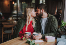 Am 14. Februar ist Valentinstag. Glückwunsch an alle Verliebten. Aber was machen die Singles? Bild: iStock/Getty Images Plus/YakobchukOlena